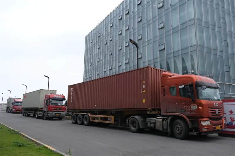 QGM машини за правење тули испорачани на Блискиот исток, помагајќи им на регионалната градба да направи нов скок напред