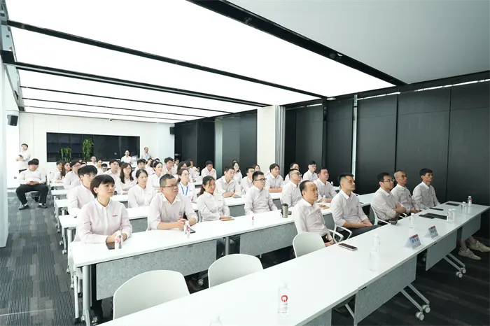 QGM: Заедно гледање на воената парада и собирање сила за напредок