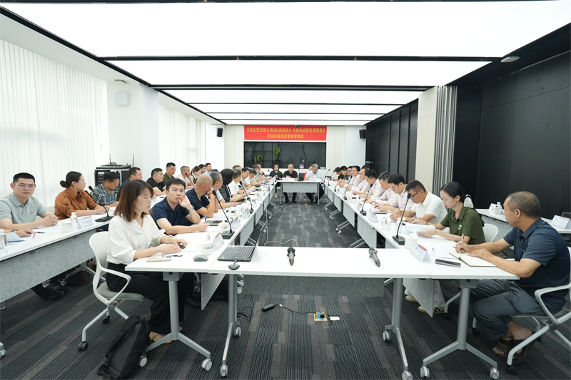 Водечки во развојот на индустриските стандарди! QGM беше домаќин на состанокот за експертски преглед за индустриските стандарди за „Машина за формирање на бетонска тула (плоча) слична на камен“ и „калап за машина за формирање блокови“.