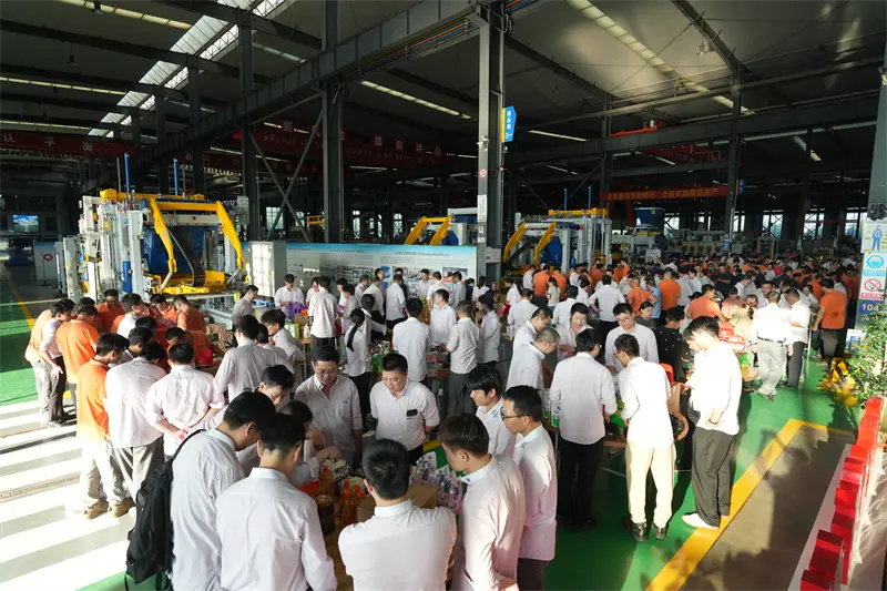 Полната месечина носи радост и возбуда, а „коцкањето“ создава возбуда! Забавата со коцки со торта на фестивалот во средината на есента во Quangong Machinery заврши топло