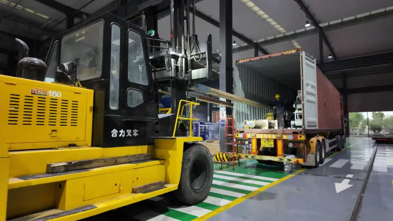 Огромните бродови носат доверба, а интелигентно произведената опрема се упатува кон дестинации ширум светот.