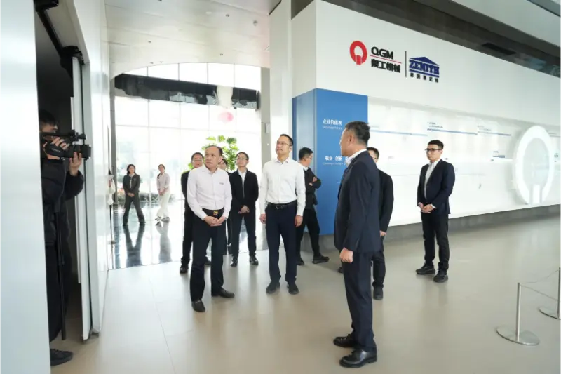 Владата и претпријатијата работат заедно за да го промовираат развојот; истражувањето на лице место ги загрева срцата на претпријатијата.