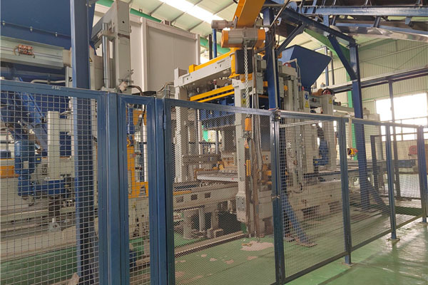 Пуштен во употреба проектот за машина за бетонски блокови Zenith1500-2, помагајќи му на општинската изградба на Мали