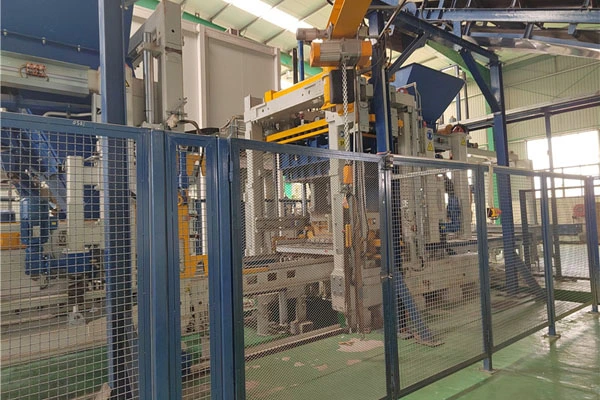 Пуштен во употреба проектот за машина за бетонски блокови Zenith1500-2, помагајќи му на општинската изградба на Мали